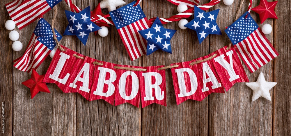 Obraz premium Rustic wooden background adorned with patriotic decor and a bright Labor Day greeting celebrating national pride.