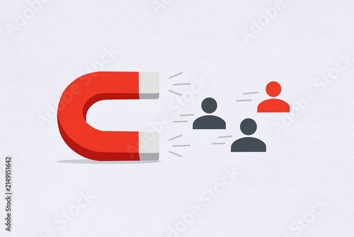 A red magnet attracts customer icons for a marketing strategy