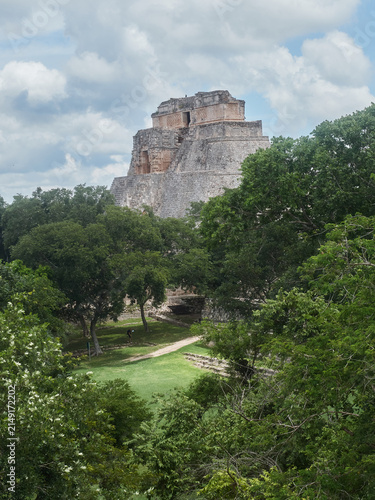 Fotografía Uxmal pyramid of the magician revealing ancient maya civilization