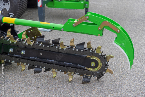 Canvastavla Auger Chain Trencher Digger Cleaner Machine Attachement