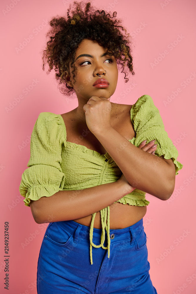Fototapeta premium Vibrant style shines through in trendy fashion showcase with a confident young woman