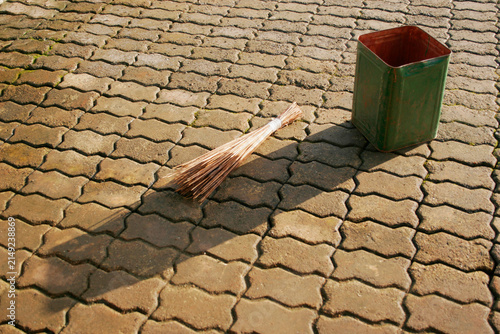 broom and dust bin