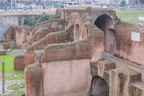 Bild auf Leinwand Ancient Circus Maximus in Rome, Italy, with the historic arena, surrounding ruins and city landscape, illustrating Roman heritage, archaeology and travel