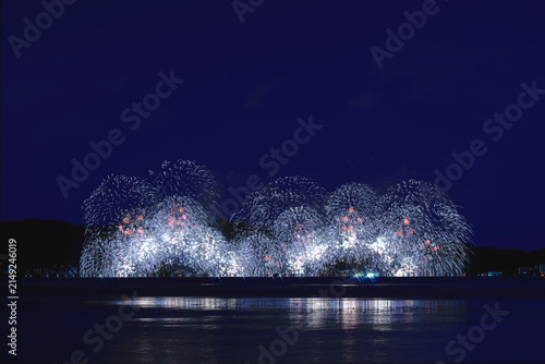 湖面に映る花火　びわこ花火