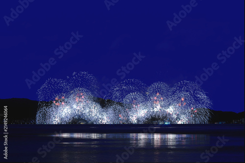 湖面に映る花火　びわこ花火