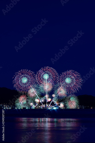湖面に映る花火　びわこ花火