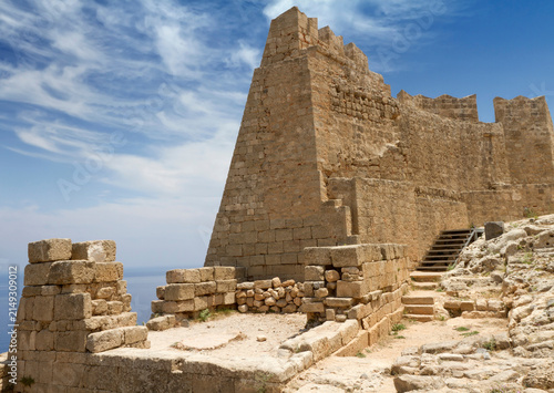 Acrópole de Lindos, Muralhas, Castelo dos Cavaleiros