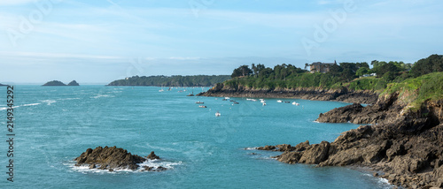 Canvas Print the coast of south brittany near saint-malo shows beautiful deserted beaches in
