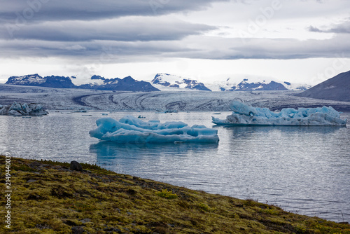 фотографія Majestic Blue Icebergs in Icelandic Glacial Lagoon