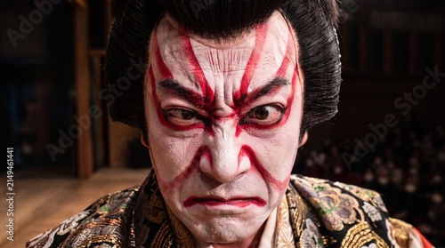 Retrato dramático actor kabuki con maquillaje tradicional