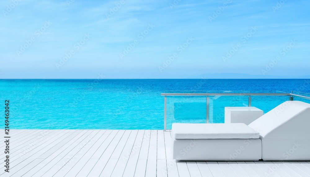 Fototapeta premium Sun lounger on the wooden deck by the sea 海辺のウッドデッキとサンラウンジャー