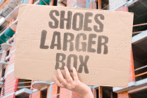 Canvastavla "Shoes Larger Box" Need to exchange footwear for a bigger size without the container