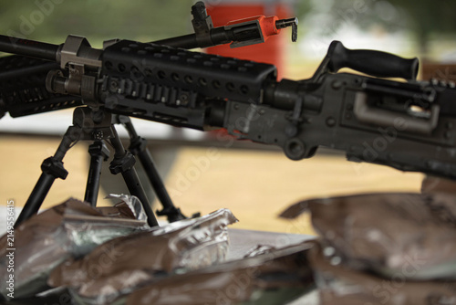 Canvastavla assault rifle with a rifle