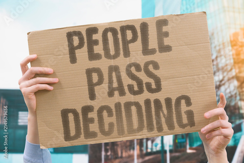 Konstfotografi "People Pass Deciding" Allow others to go ahead if you are not ready