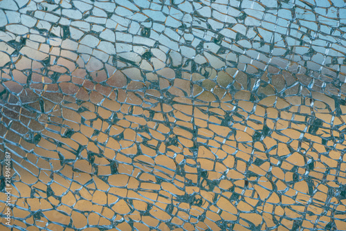 Quadro su tela Broken tempered glass window in detail.