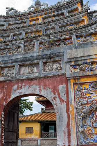 Fotografie Mieu Mon Gate, entryway to The Mieu, a royal ancestral shrine for Vietnam's emperors in the Imperial City of Hue