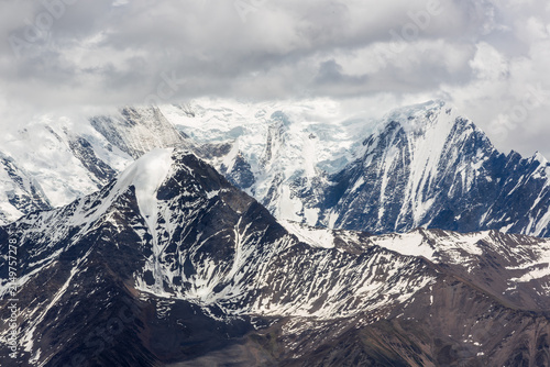 Photography Viewing the snow-capped Mount Gongga from a distance.