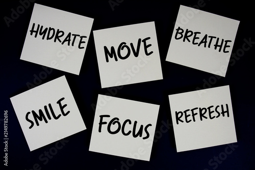 Konstfotografi Hydrate, Move, Breathe, Smile, Focus, Refresh message written on paper notes Ene