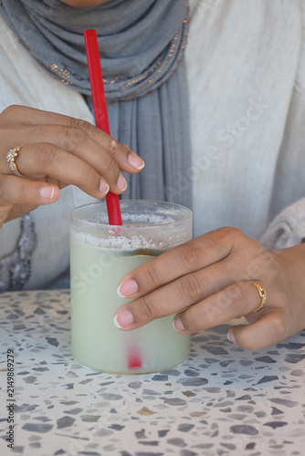Fotografía Drinking a cold beverage at a cafe