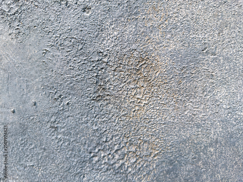 Fotografía Close-up of a rough gray concrete wall with cracked, uneven and weathered surface details, suitable for architectural backgrounds and texture concepts