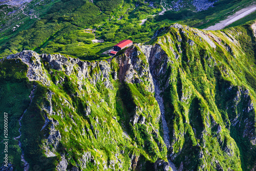 北アルプスの剱岳の別山尾根と剣山荘