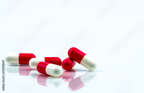 Obraz na plátně Minimal pink and white prescription capsule medication on white background, pharmaceutical healthcare concept for pharmacy, hospital treatment and medical industry