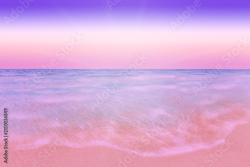 サンセットまたは日の出の海と空とビーチの背景イラスト
