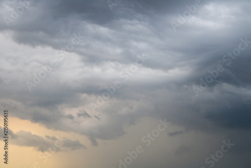 Obraz na plátně The approaching thunderstorm at dawn