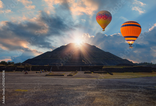 Obraz na plátně Hot air balloon flying over Teotihuacan pyramids complex located in Mexican Highlands and Mexico Valley close to Mexico City