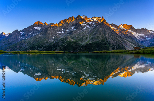 Cuadro en lienzo reflet de la Meije dans le lac du Pontet