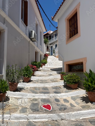 Cuadro en lienzo street in skopelos town in  greece