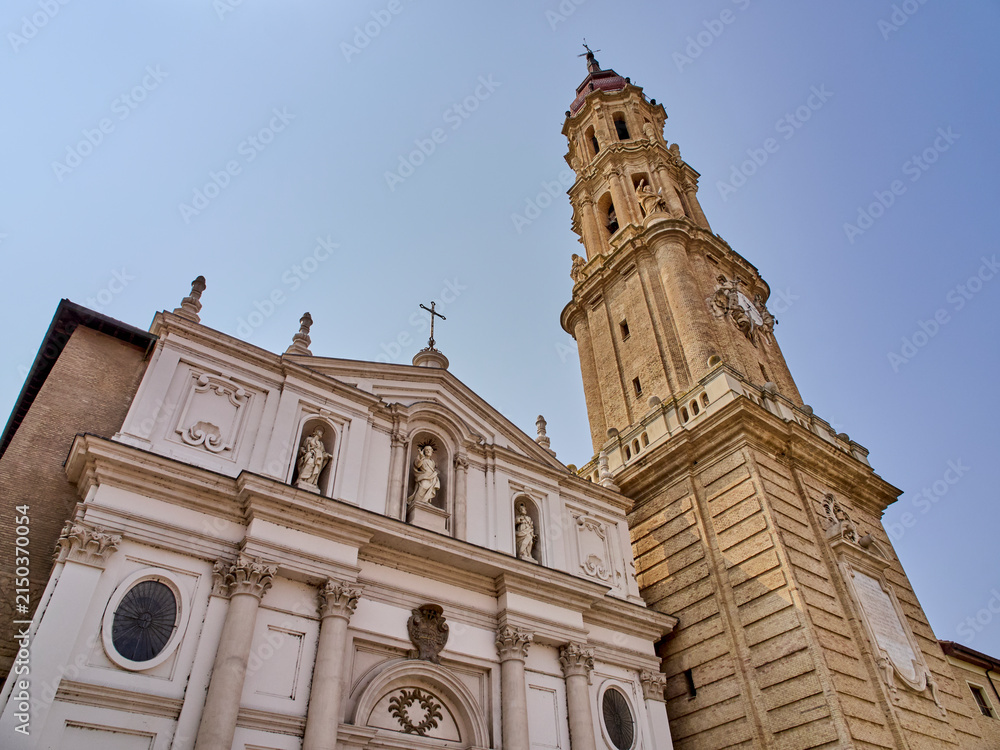 Fototapeta premium Facade and Bell Tower of the Cathedral of the Savior of Zaragoza, also called La Seo. Zaragoza, Aragón, Spain, Europe