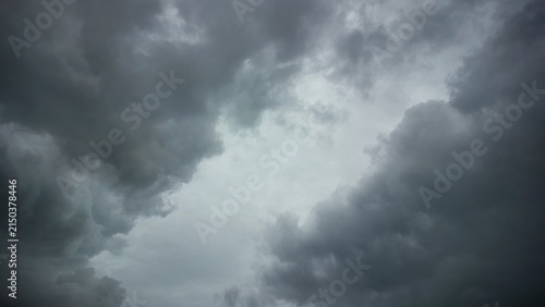 Canvastavla Ominous grey rain clouds covering the overcast sky