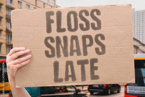 Konstfotografi "Floss snaps late" The dental thread breaks right after being cut to size