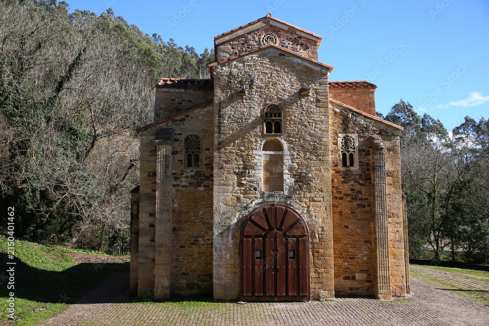 Fototapeta premium Iglesia de San Miguel de Lillo, Oviedo, Asturias, España