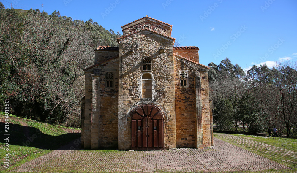 Fototapeta premium Iglesia de San Miguel de Lillo, Oviedo, Asturias, España