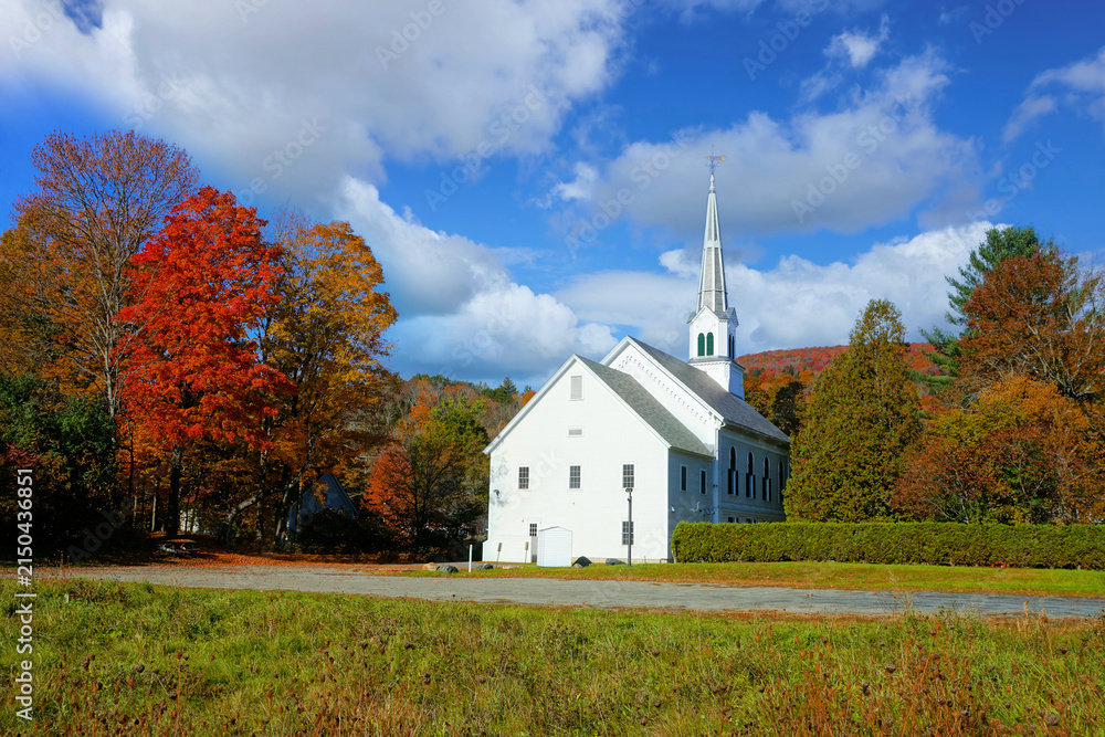 Fototapeta premium Autumn view white countryside church and fall colors, Vermont, USA
