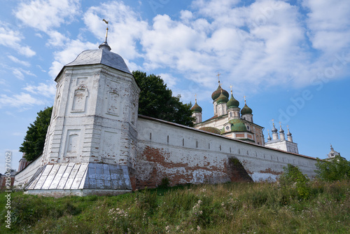 Obraz na plátně Historic Walls and Corner Tower of Goritsky Monastery with Assumption Cathedral