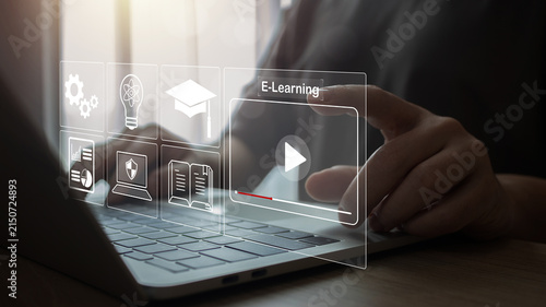 Cuadro en lienzo Digital courses to develop new skills, learning online concept