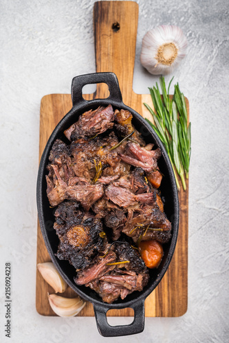 Cuadro en lienzo Homemade beef oxtail ragout in cast iron skillet, gelatin rich slow cooked meat