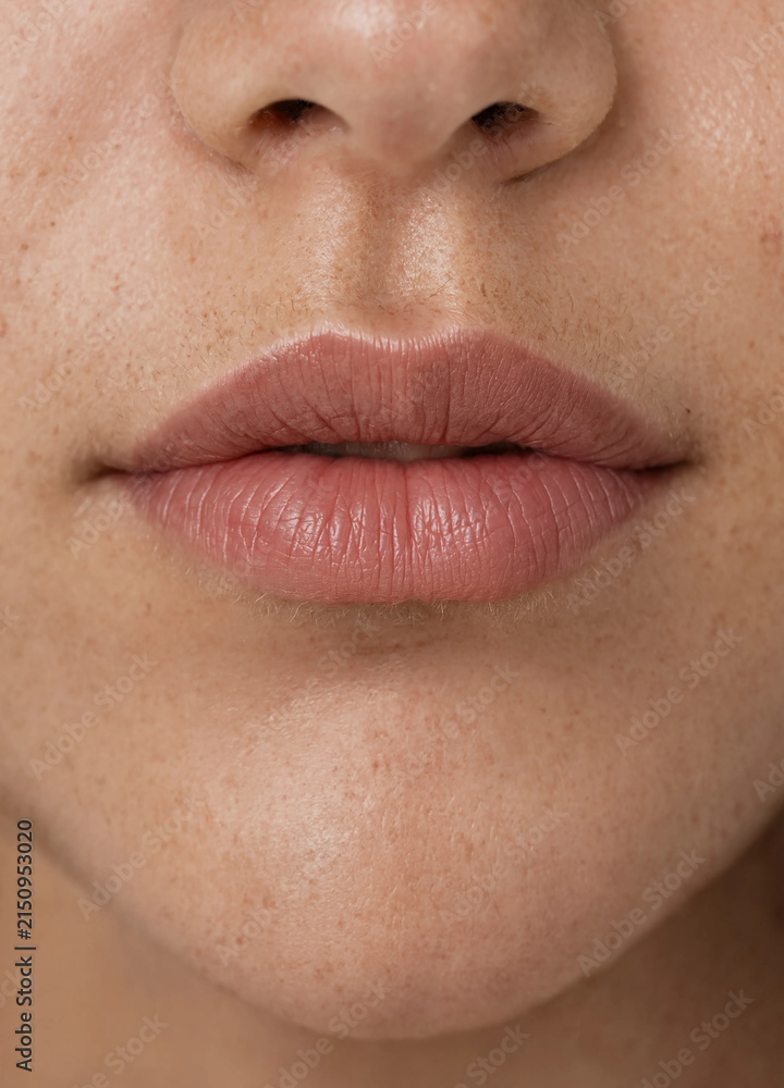 Obraz premium Natural Beauty and Realistic Skin Texture – Close-Up Facial Features and Editorial Portraits