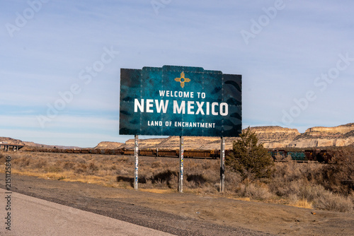 Quadro su tela Welcome to New Mexico sign featuring the Zia sun symbol and “Land of Enchantment