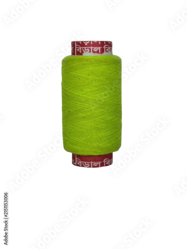 Cuadro en lienzo Bright lime green spool of sewing thread for craft and needlework isolated on tr