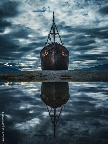 Fotografie A cargo ship that ran aground on a shoal and became a work of art