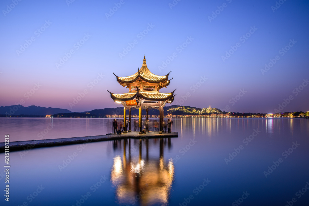 Obraz premium Night View of Jixian Pavilion at West Lake Scenic Area, Hangzhou, Zhejiang, China