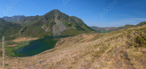 Vue panoramique du lac d'Isaby, Hautes-Pyrénées, France, Europe