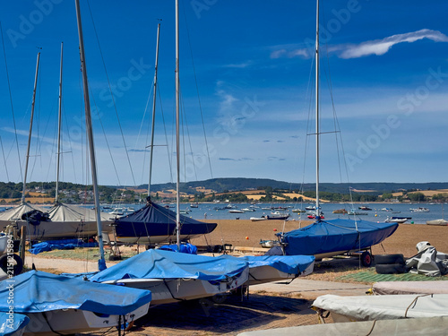 Konstfotografi Small Sailboats and Dinghies Parked on Exe Estuary Beach in Exmouth, Devon