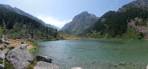 Vue panoramique du lac de Suyen, Hautes-Pyrénées, France, Europe