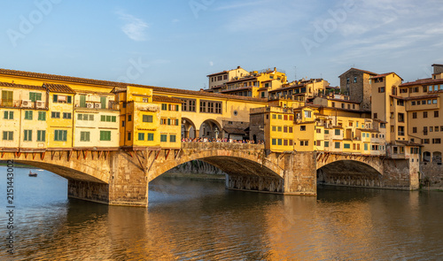 Cuadro en lienzo Golden Hour on the Ponte Vecchio