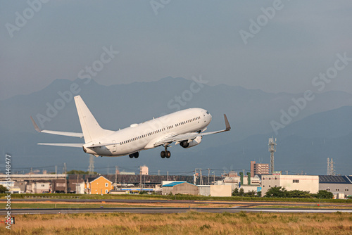 松山空港を照らす最後の光